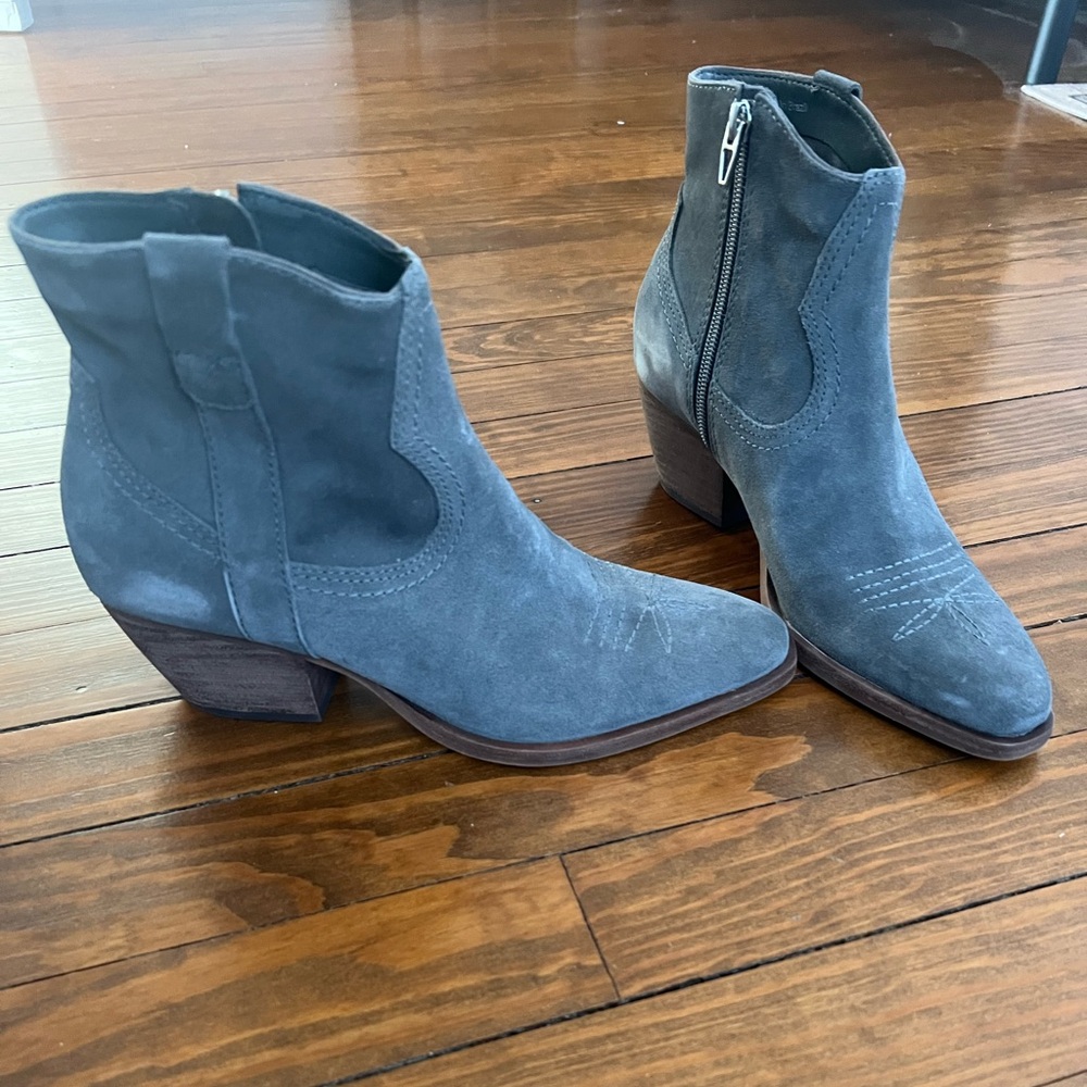 New with tags-Dolce Vita Silma Western Bootie-gray size 7.5